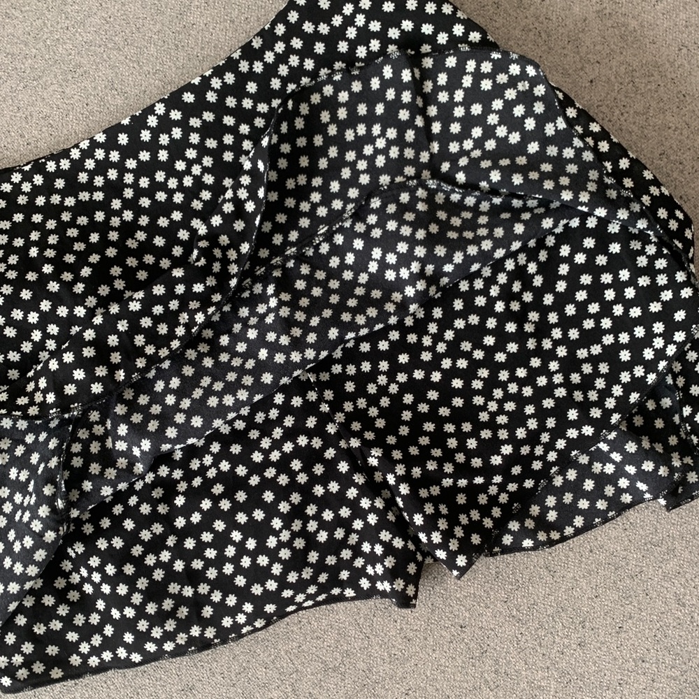 Daisy Print Ruffled Wrapped Skort - Picture 3 of 6